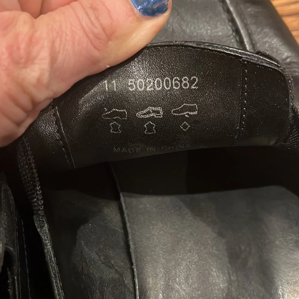 Boss men’s black dress shoes size 11